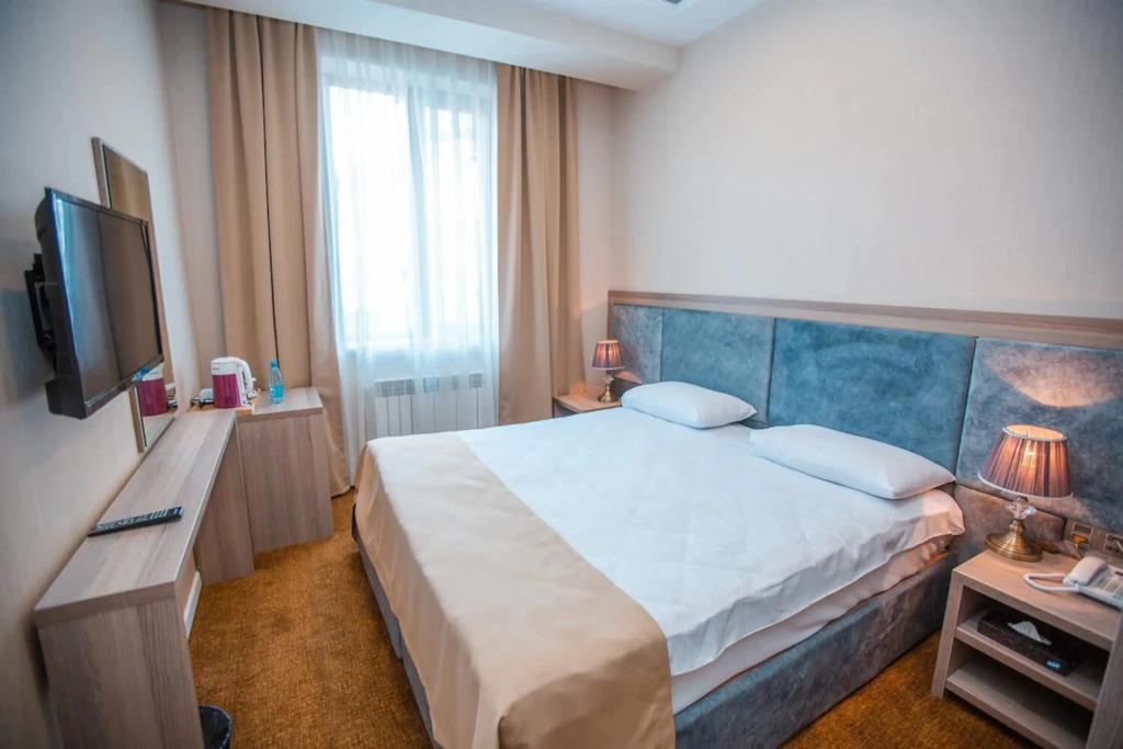Grand Midway Hotel