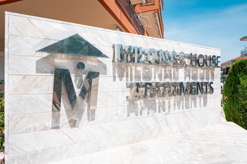 Milonas House Apartments
