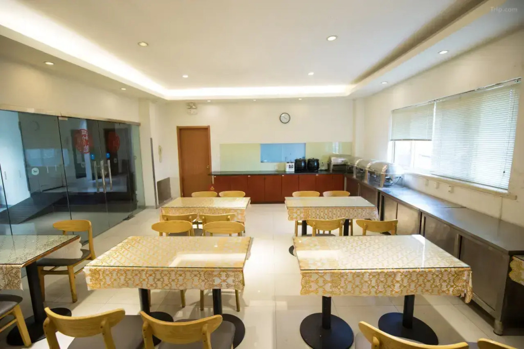 Отель Weiting Qingju Shanghai Hongqiao Airport Beihua Road Branch