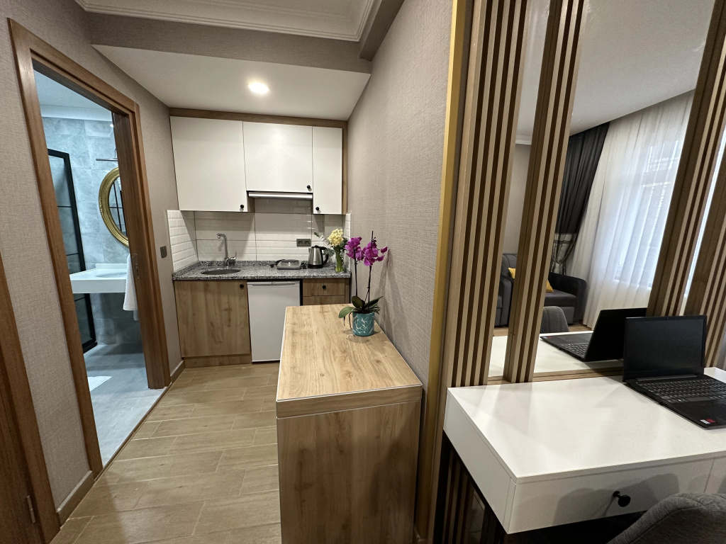 H&L Suites
