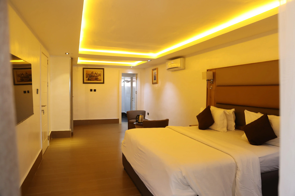 Отель Bolton White Residence