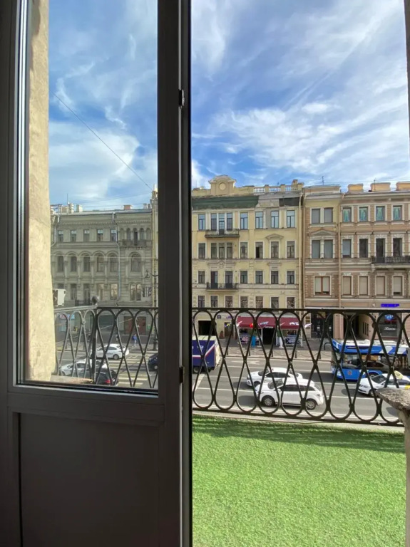 Апартаменты на Невском с балконом