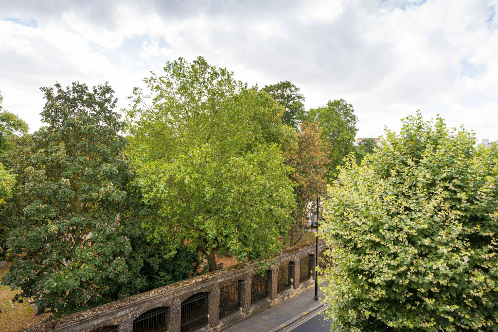 Апартаменты Bright Aircon Apartment Earls Court
