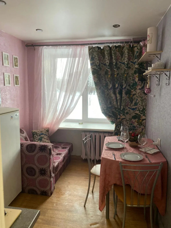 U Zhd Stantsii Prospekt Slavyi Apartments