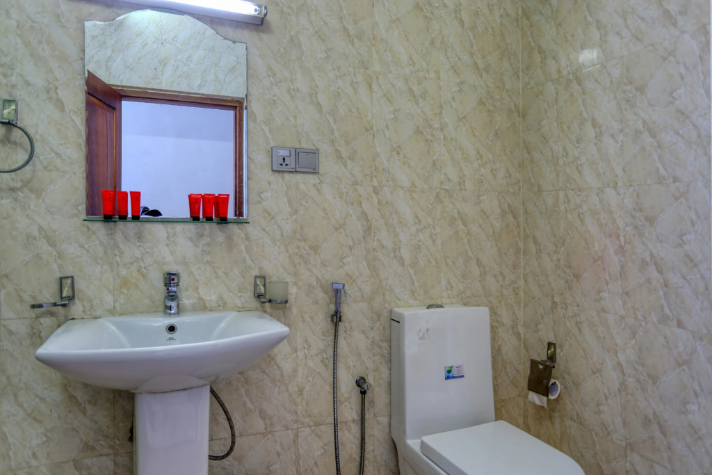 Отель Lazaani Colombo