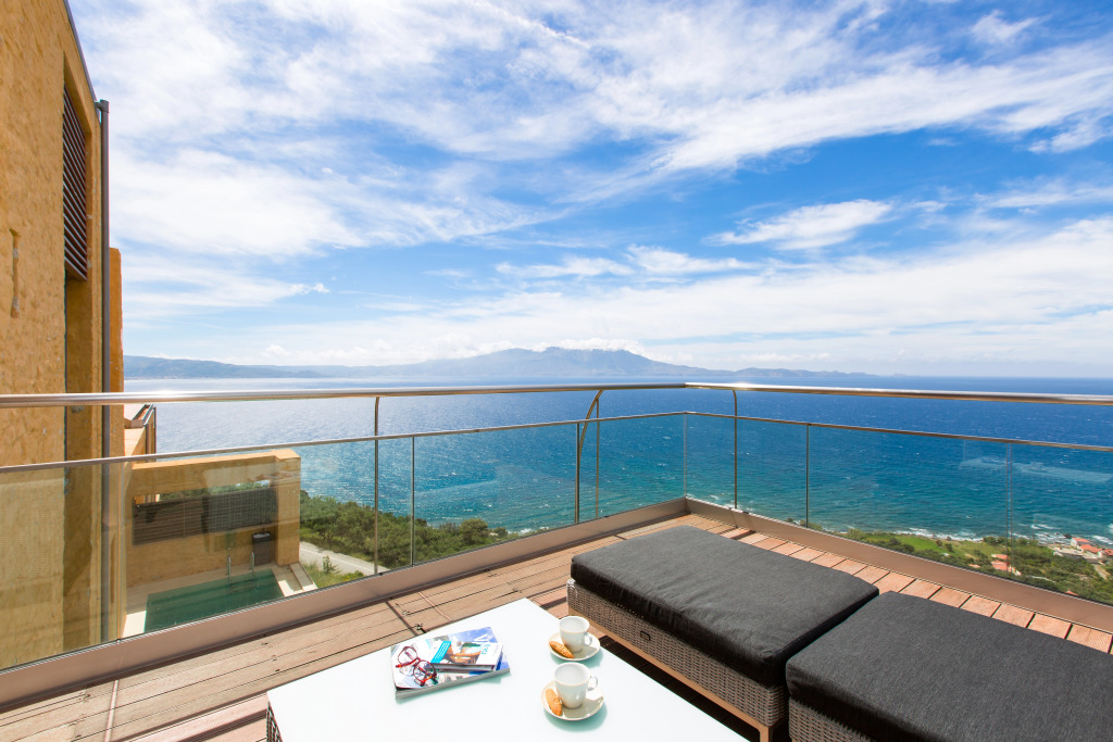 Beachfront Ravdoucha Epavlis Eleni Villa - Pool, Hot Tub, Gym, Sauna, Private Parking, WiFi