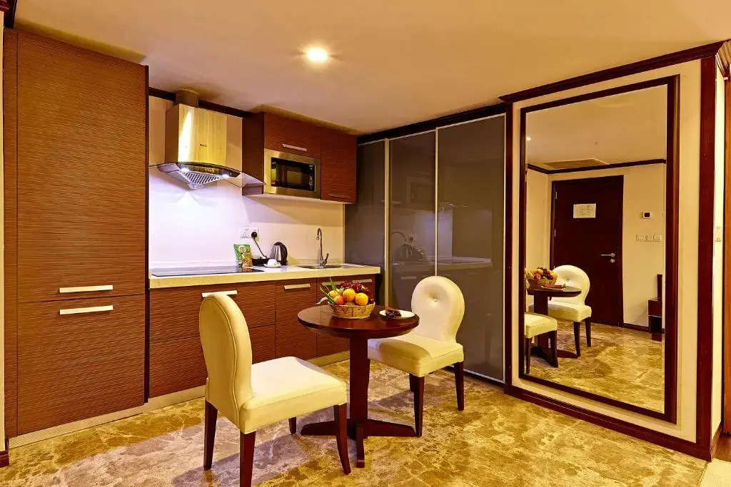 Six Seasons Hotel