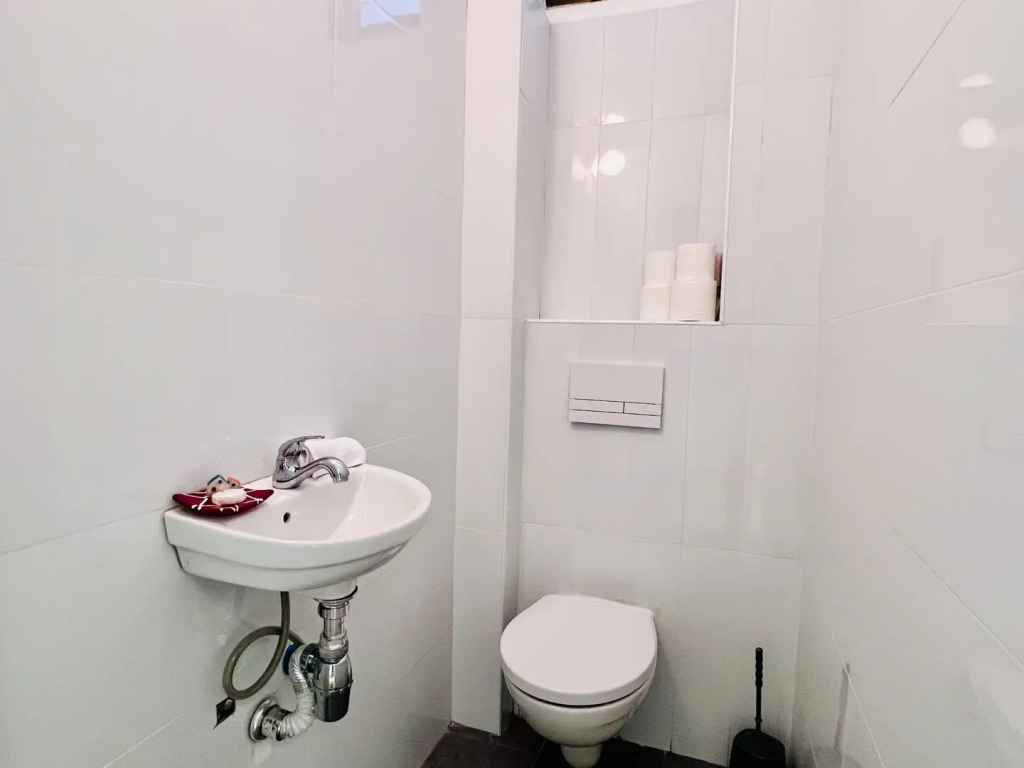 Апартаменты Elegant Apt with Balcony & Sea View by FeelHome