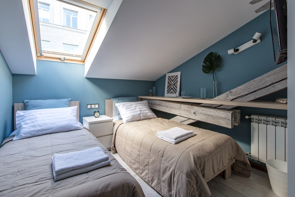 Двухместный номер Стандарт Мансарда (2 отдельные кровати)