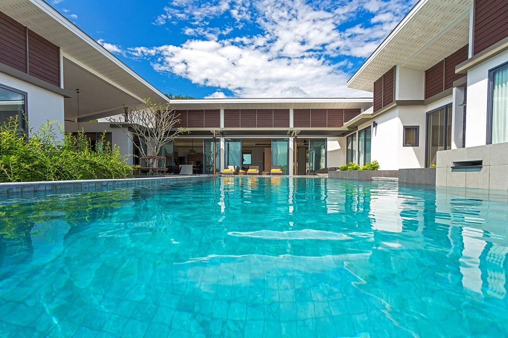 Вилла Casabay Luxury Pool