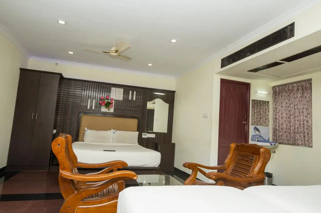 Отель Aakash Residency