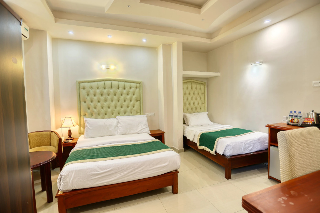 Отель Lazaani Colombo