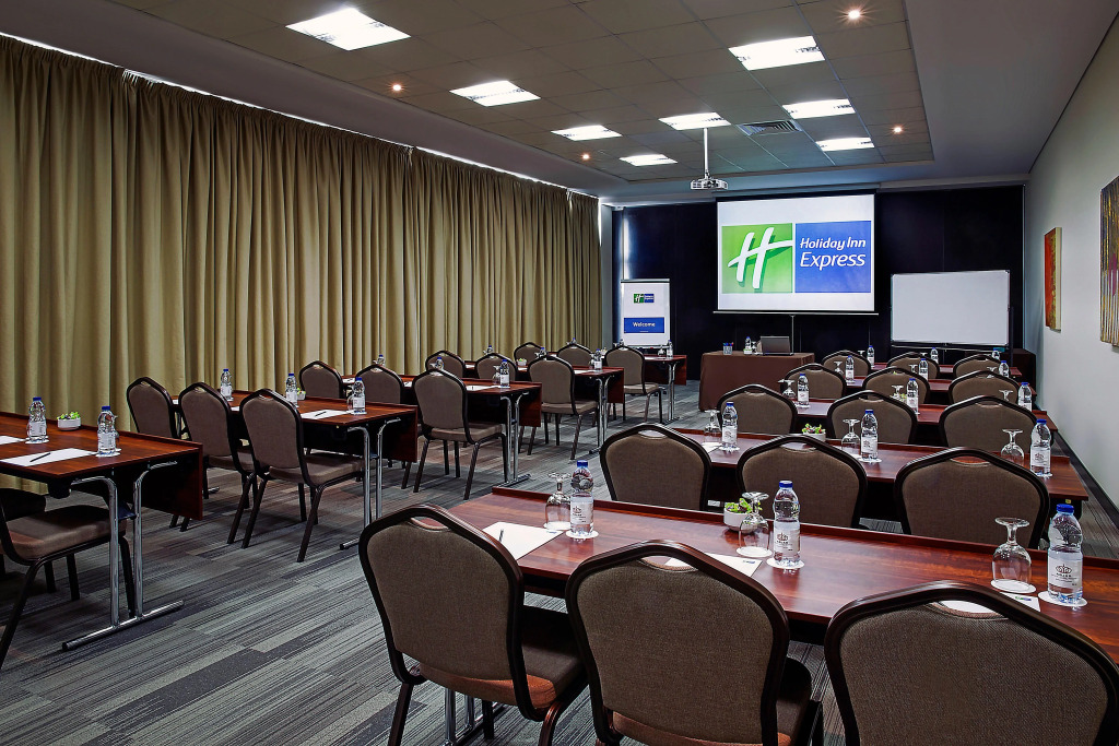 Holiday Inn Express Dubai Internet City by IHG