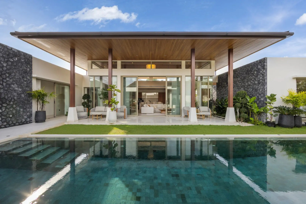 Luxury 4BR Rua Pool Villa Botanica Prestige