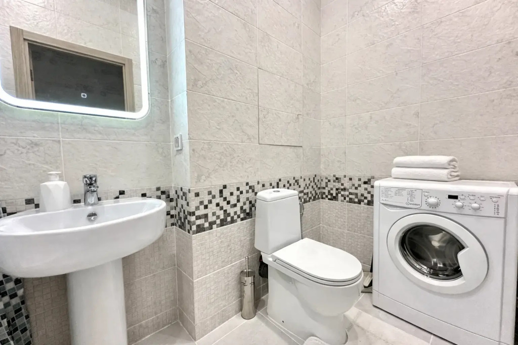Квартира светлая просторная (65 м²) с дизайнерским интерьером