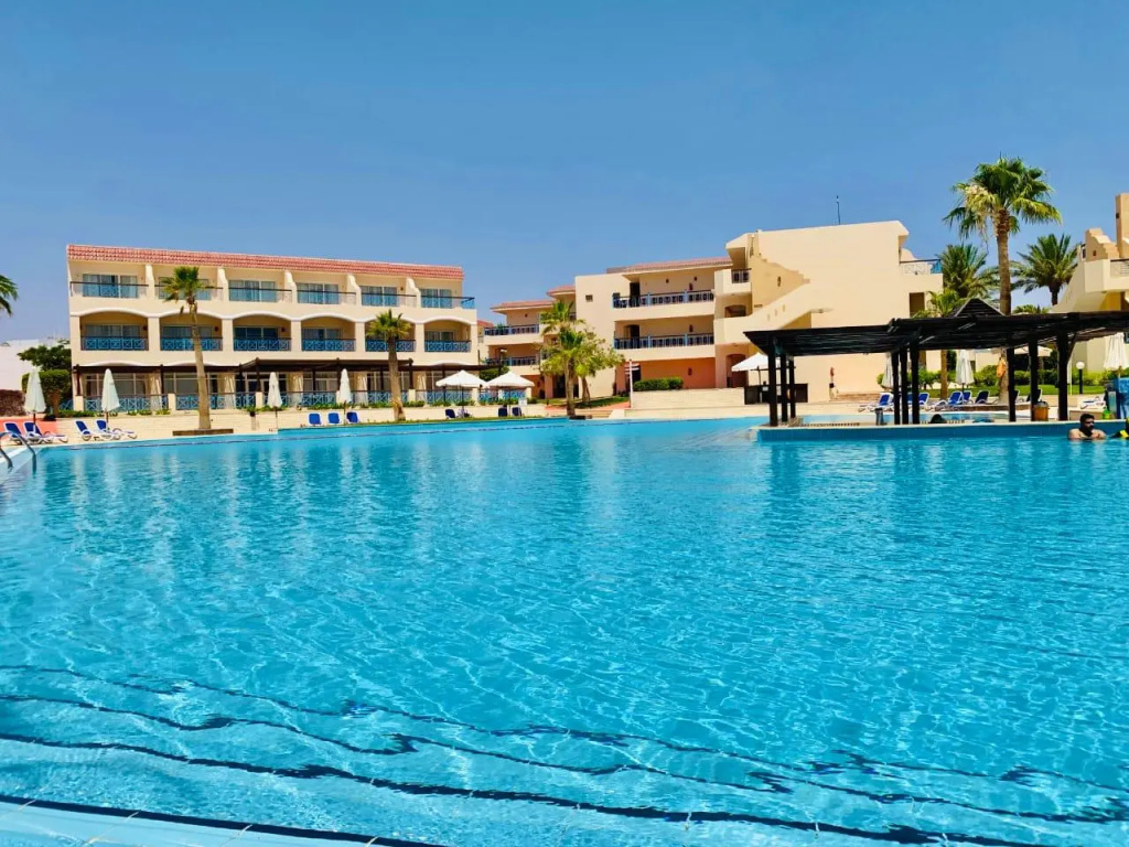 Ivy Cyrene Island Aqua Park Resort