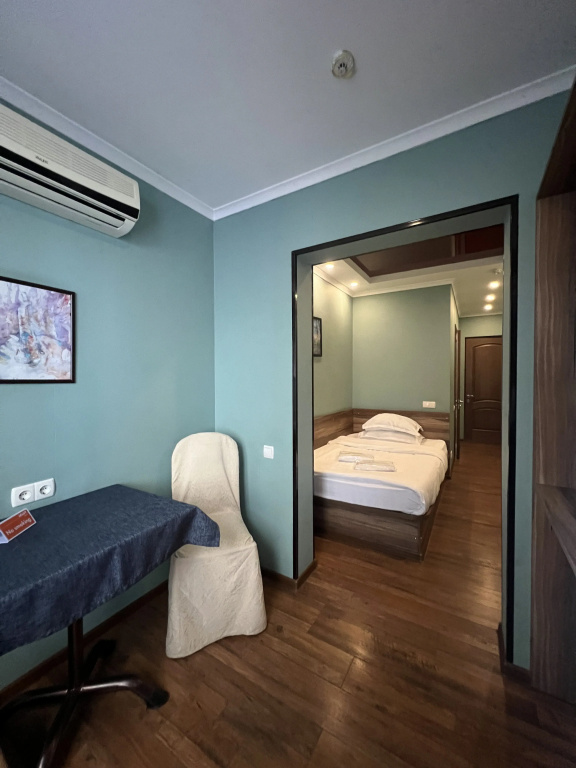 Salut Hotel