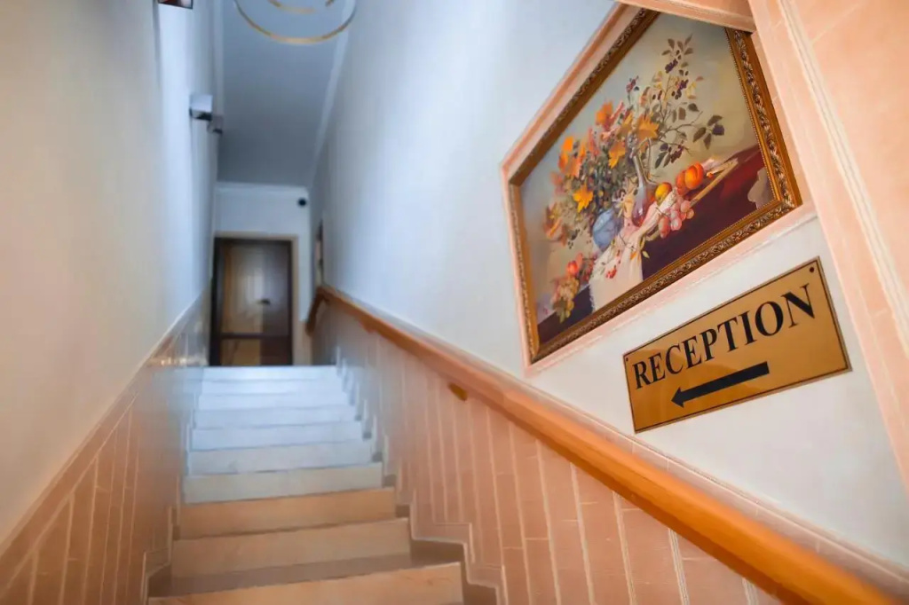 Aruna Hotel