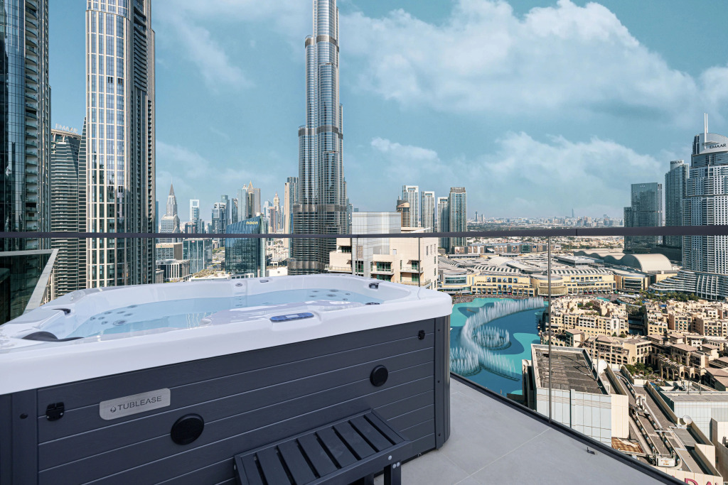 Апартаменты Private Terrace with Hot Tub Burj and Fountain View 2BR
