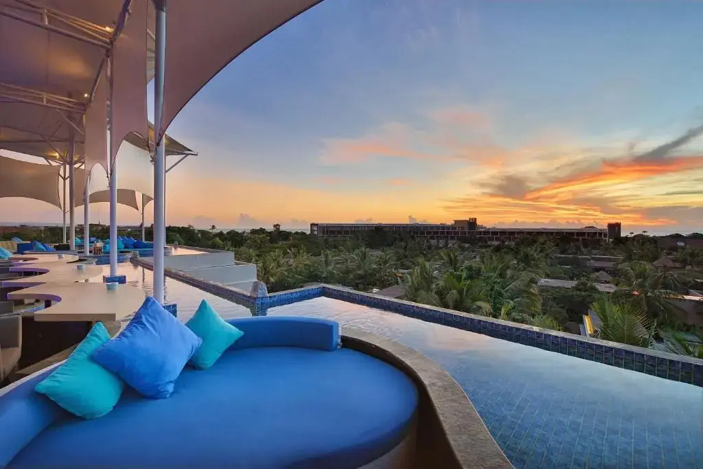 Отель de Vins Sky Hotel Seminyak