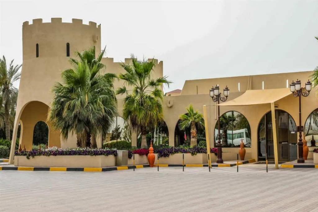Отель Dhafra Beach