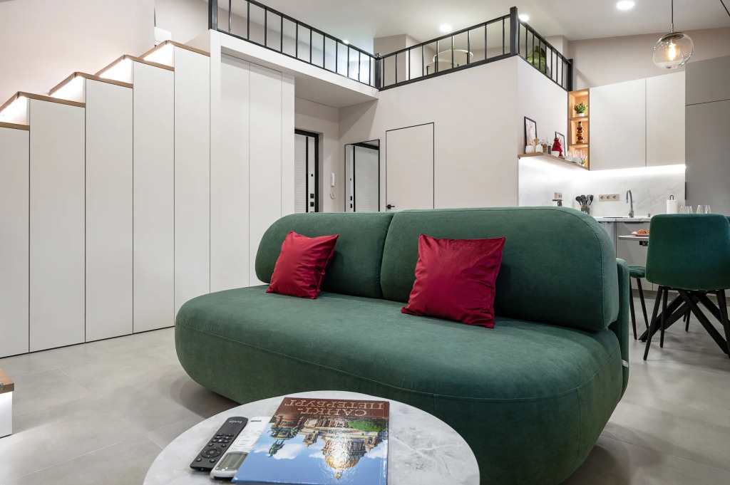 Квартира Дизайнерская мансарда Green Attic с кондиционером и виниловым проигрывателем у Невского проспекта