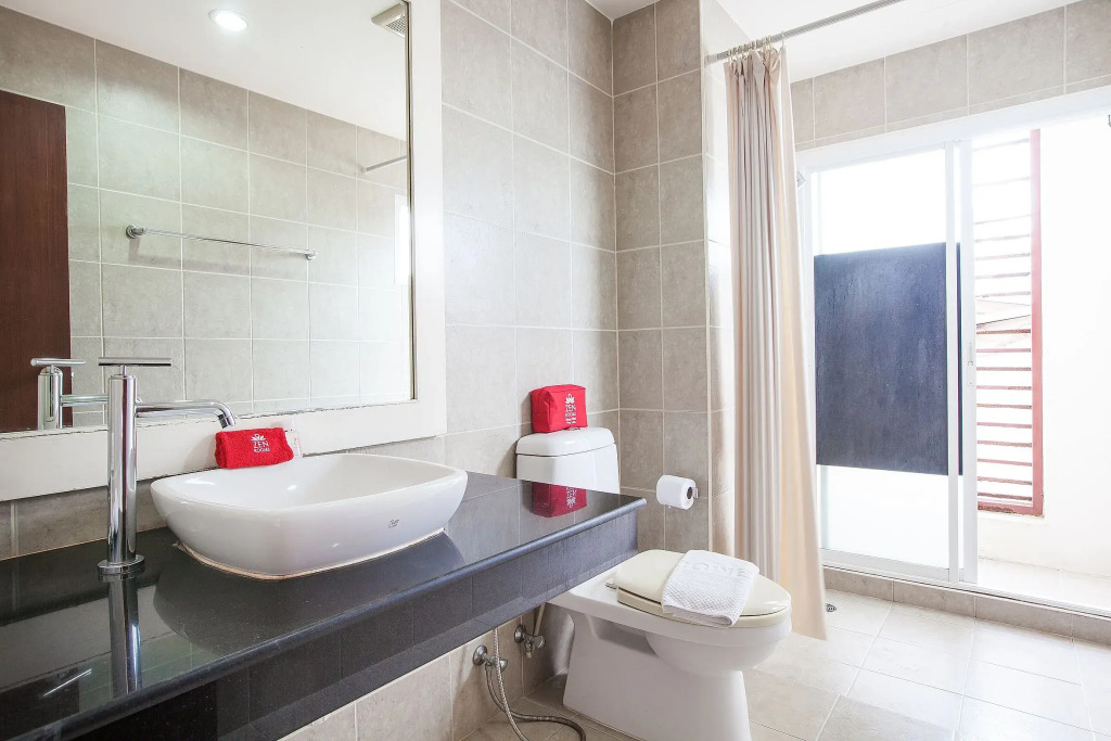 Отель ZEN Rooms Chaofa East Road