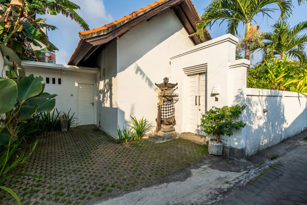Вилла Jungle Amaranth Canggu - Exclusive 3BR Retreat with Pool, Modern Amenities and Top Location