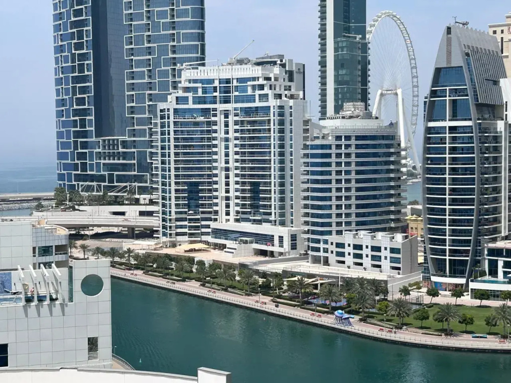 Casa Royale Vacation Homes - Dubai Marina Deluxe 1BR with Partial Marina View