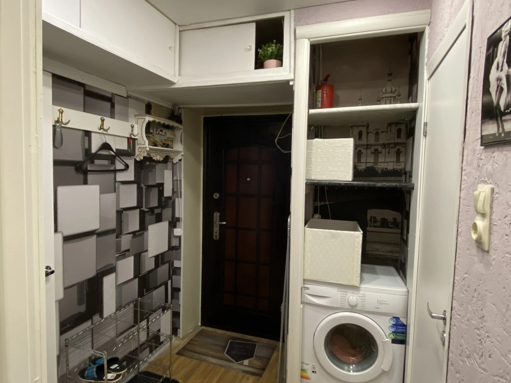 U Zhd Stantsii Prospekt Slavyi Apartments