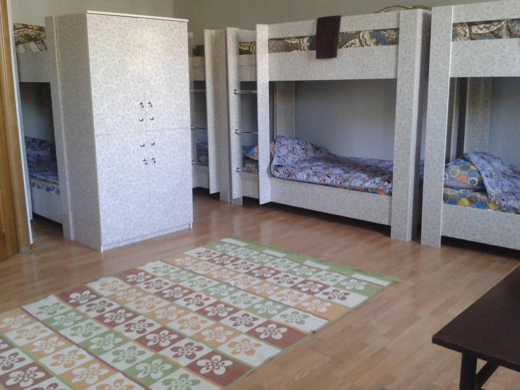 Hostel 64
