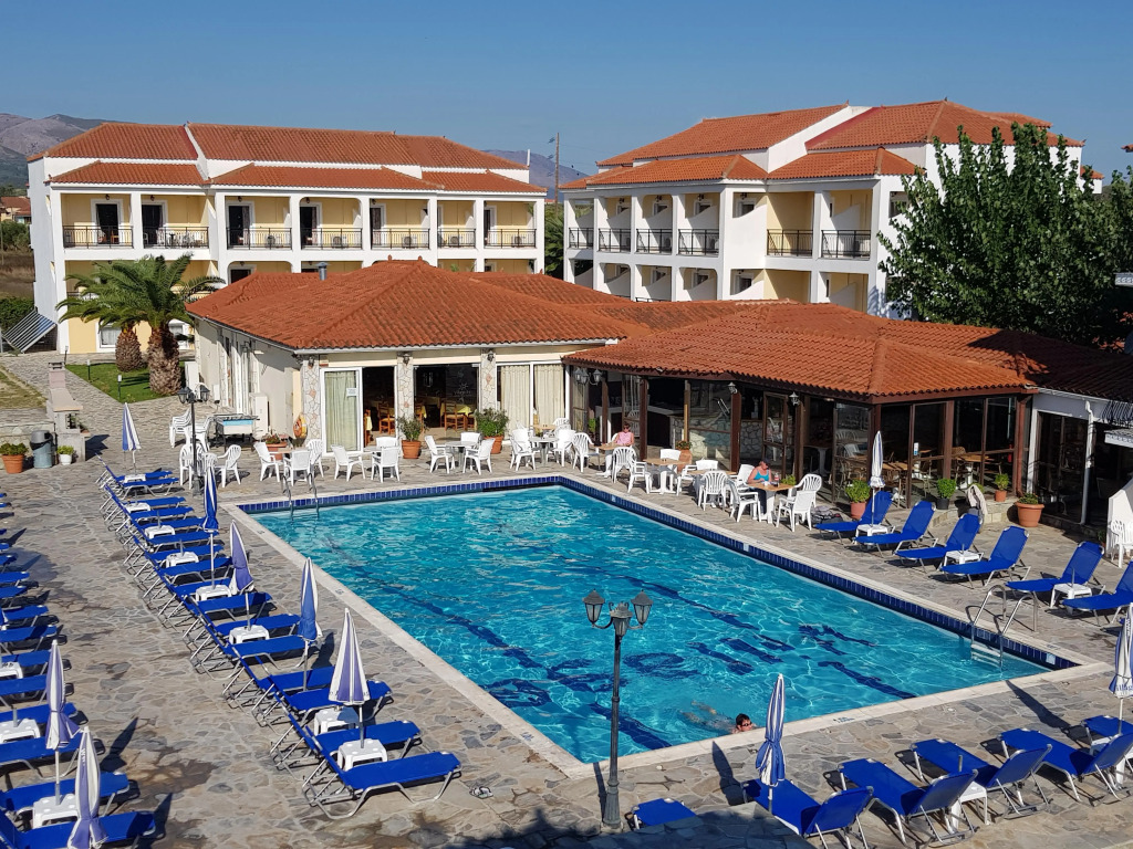Village Inn Studios & Family Apartments