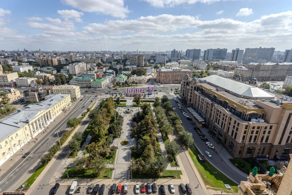 Апартаменты Люкс с Балконом и Видом на Арбат: Изба/Кудринская Высотка
