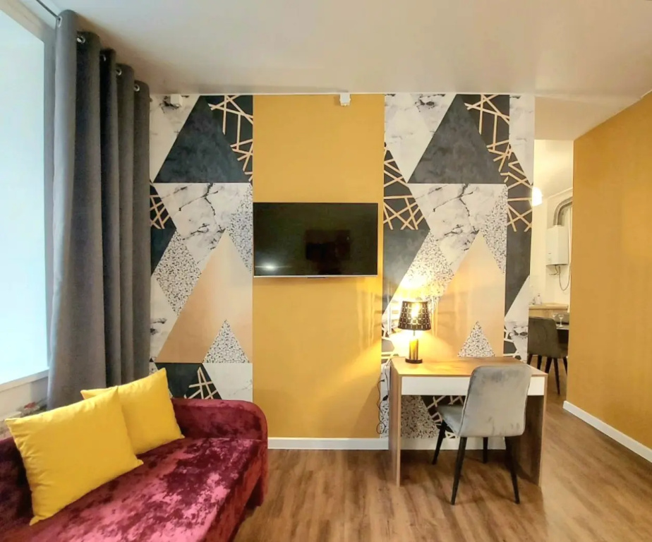 Квартира RoomyRoom Самоцвет