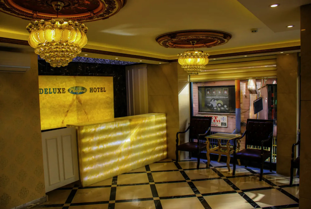 Deluxe Newport Hotel - Old City