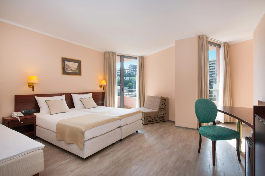 Отель Iberostar Waves Bellevue