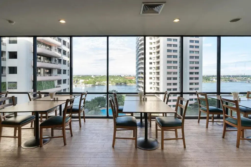 Riverine Place Hotel and Residence