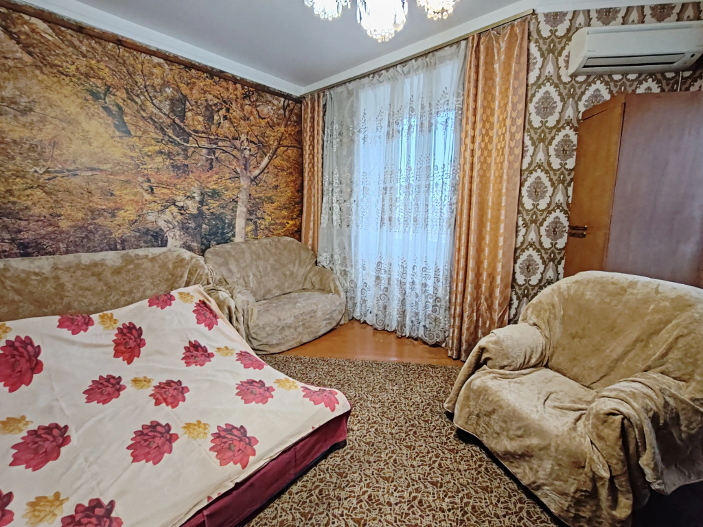 Квартира Просторная Трехкомнатная Сталинка на Проспекте Ленина