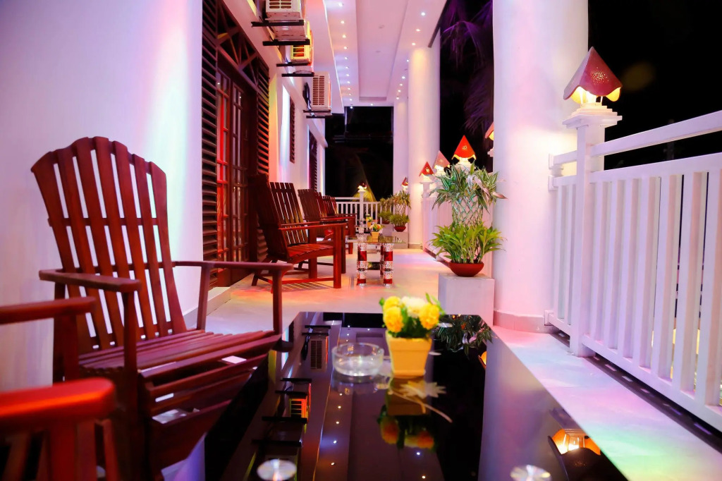 Hotel White House