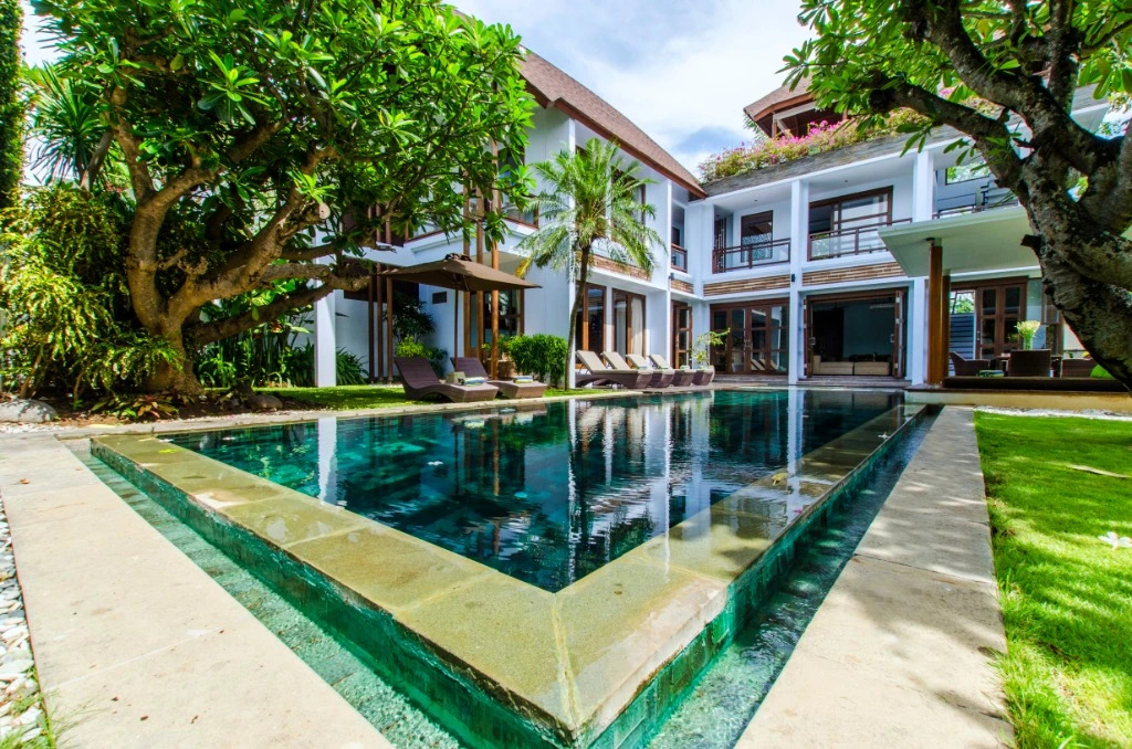 Wonderful 4BR villa 50 meters to the beach Canggu