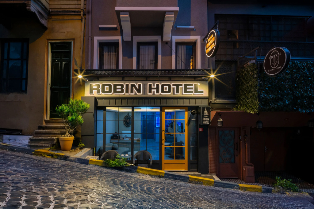 Отель Robin Hotel