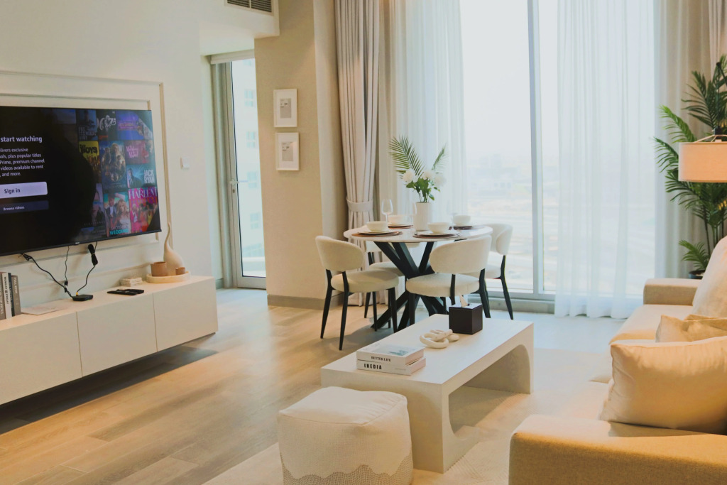 Casa Royale Vacation Homes - Dubai Marina Deluxe 1BR with Partial Marina View