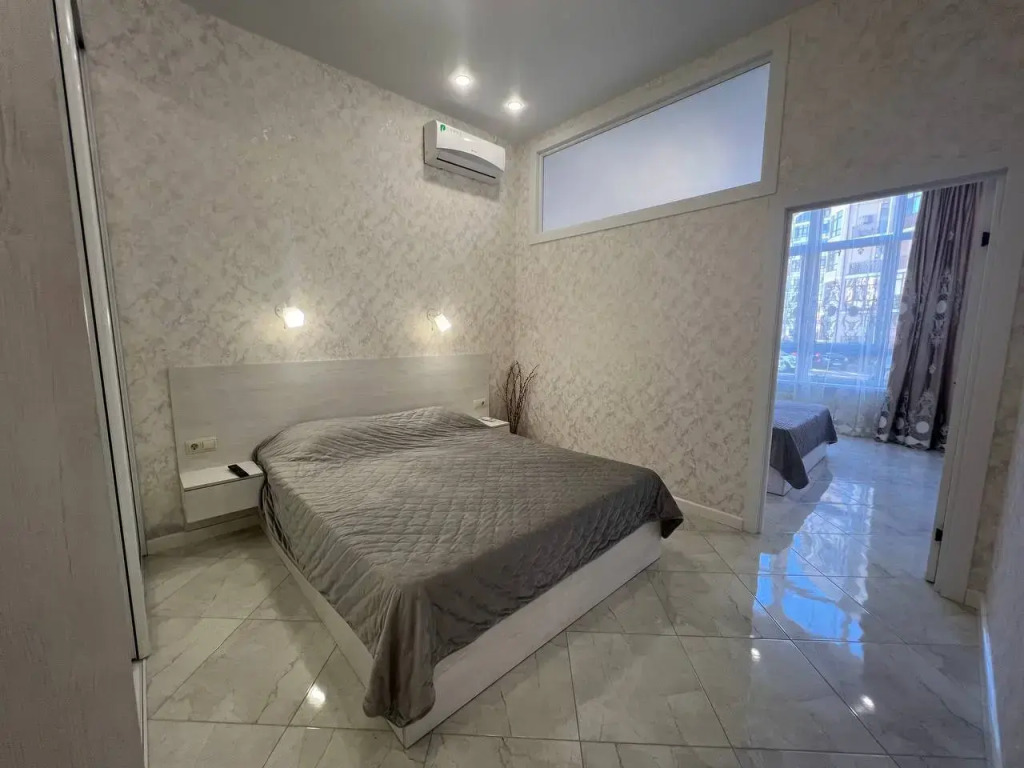 Trekhkomnatnaya Krymskaya 22 Flat