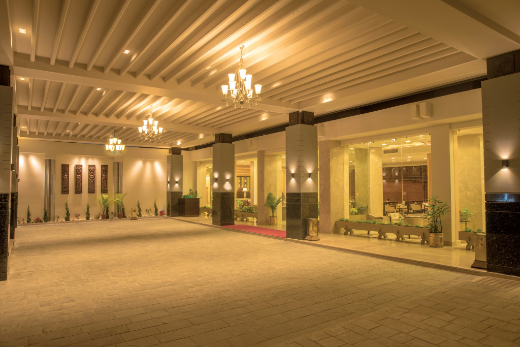 The Everest Hotel