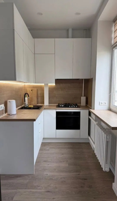 Квартира Атмoсферная Cталинка 50 М² С Видом На Oпеpный Теaтр