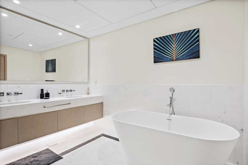 Апартаменты StoneTree - Luxury 1 BR - Palm Tower