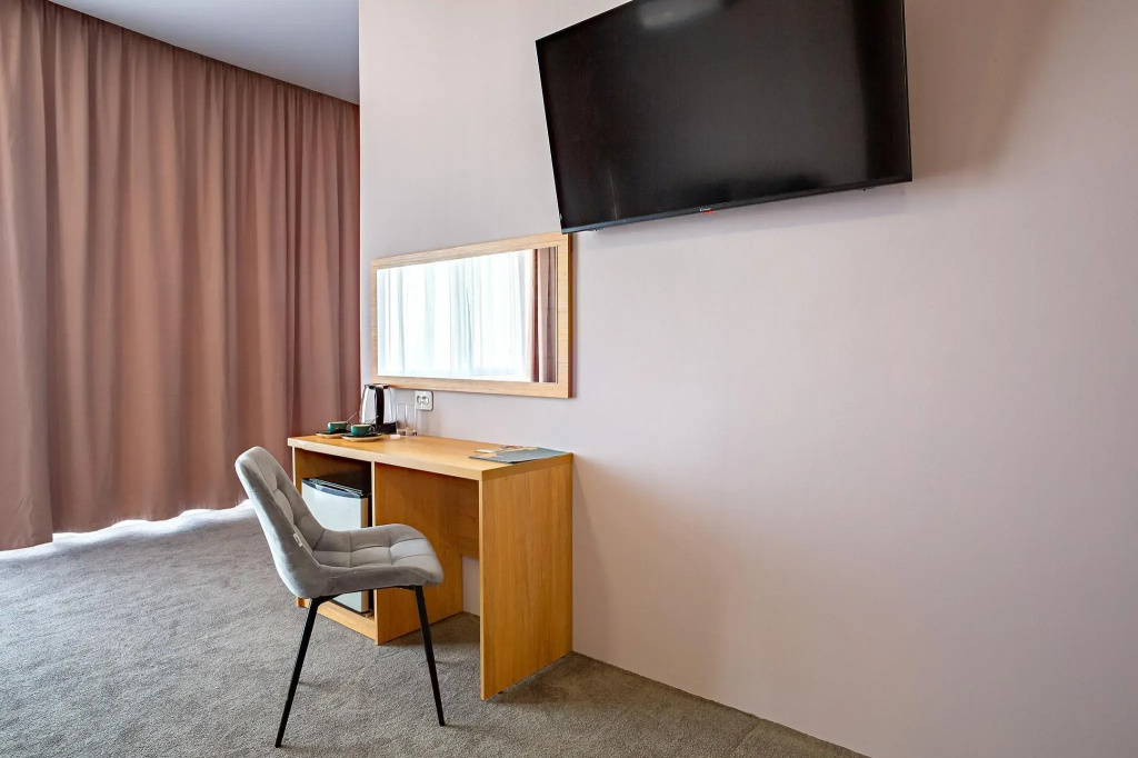 Green Land Hotel