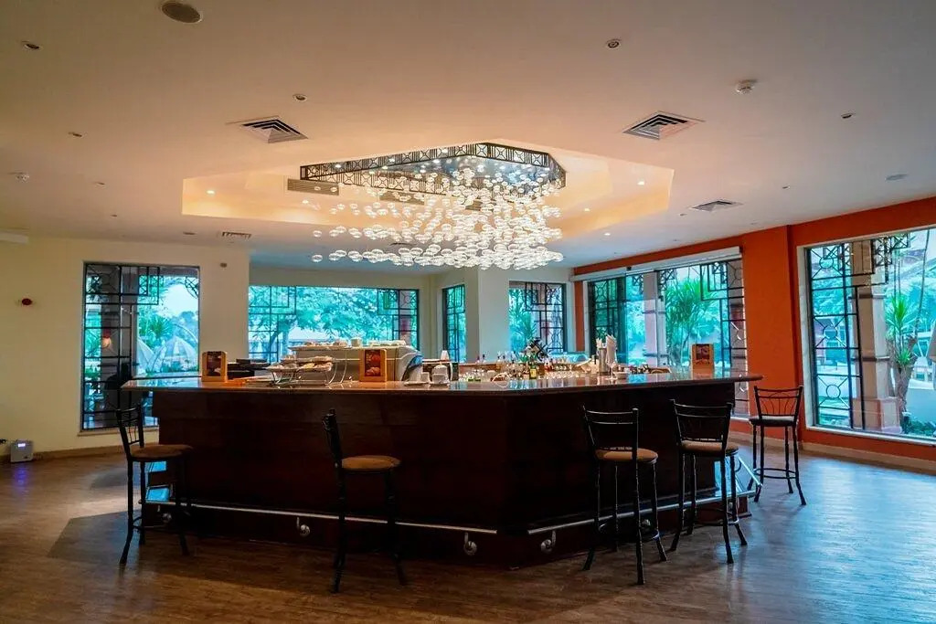 Курортный отель Swiss Inn Pyramids Golf Resort