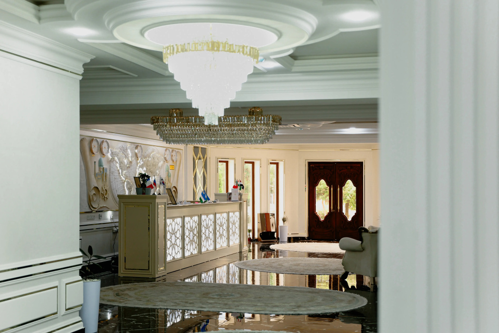 Отель Kok Saroy Plaza