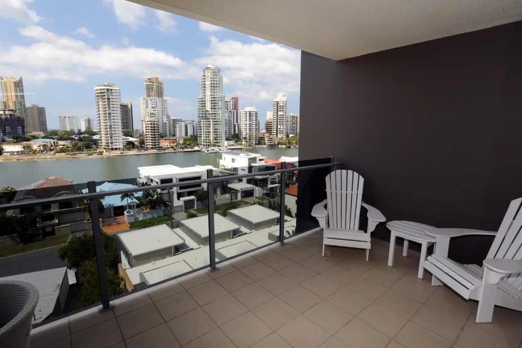 Апартаменты Surfers Paradise Three Bedroom With Pool and Spa Access